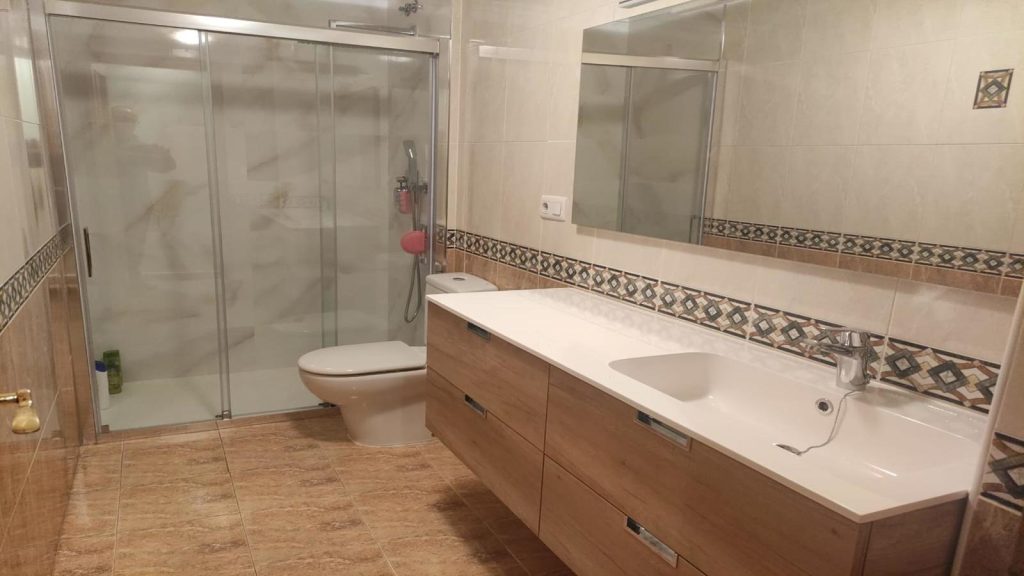 trabajo de reforma baño