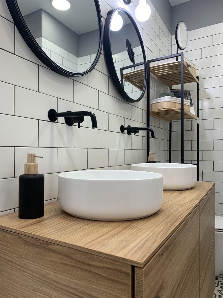 trabajo en reforma baño
